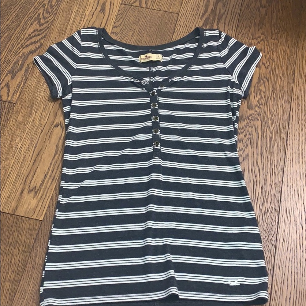 Hollister t shirt